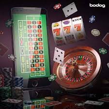 Antarmuka aplikasi mobile poker dewa yang menampilkan permainan slot dan menu navigasi