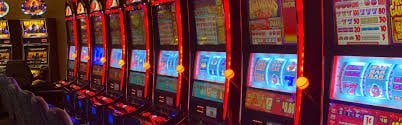 Fitur bonus Sweet Bonanza di poker dewa menampilkan simbol scatter dan animasi putaran bonus dengan pengganda tinggi